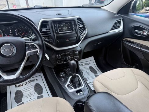 Used 2015 Jeep Cherokee Latitude w/ Cold Weather Group AWD/4WD image 11
