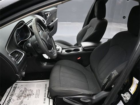 Used 2016 Chrysler 200 Limited image 12