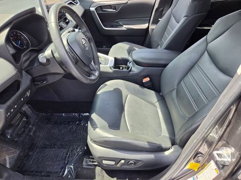 Used 2022 Toyota RAV4 XLE Premium AWD/4WD image 10