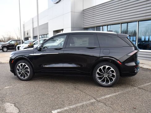 Used 2026 Lincoln Nautilus Reserve AWD/4WD image 3