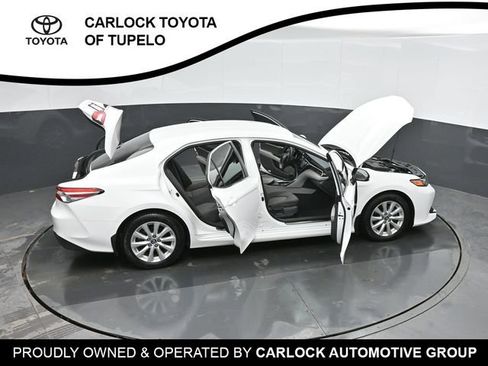 Used 2018 Toyota Camry LE image 42