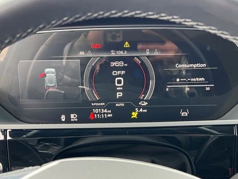 Certified 2023 Audi e-tron S Premium Plus image 28