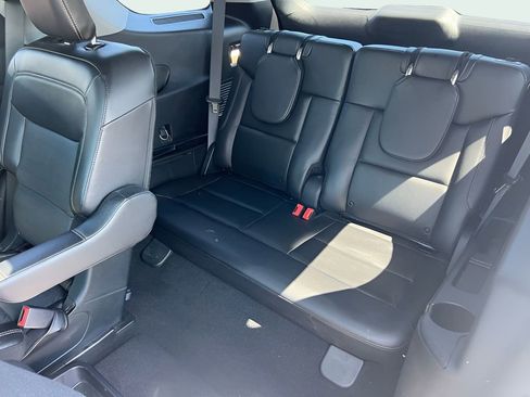 Used 2021 Ford Explorer Limited w/ Equipment Group 301A AWD/4WD image 14