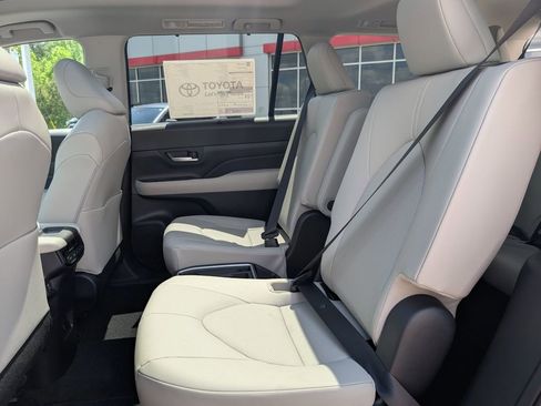 New 2026 Toyota Grand Highlander XLE image 30