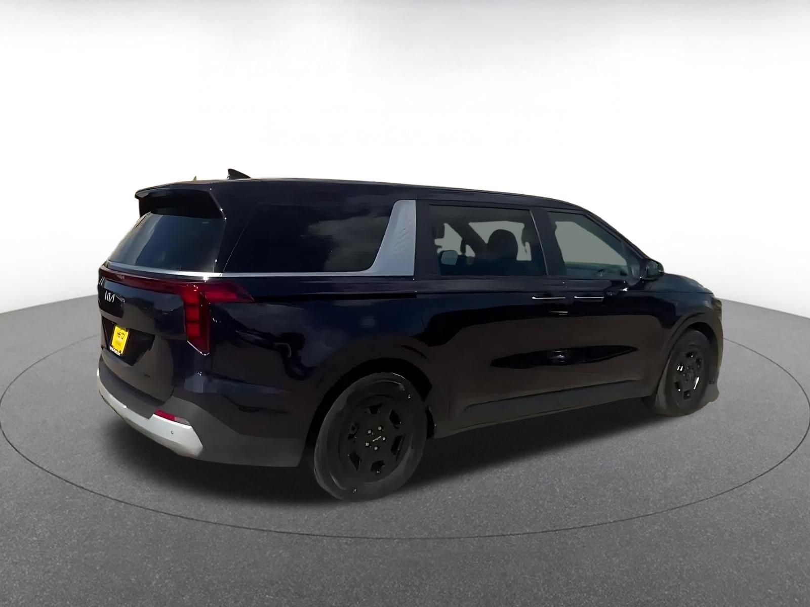 Used 2026 Kia Carnival FWD image 13