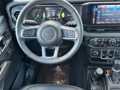 Used 2024 Jeep Wrangler Unlimited Sahara w/ Technology Group AWD/4WD image 14