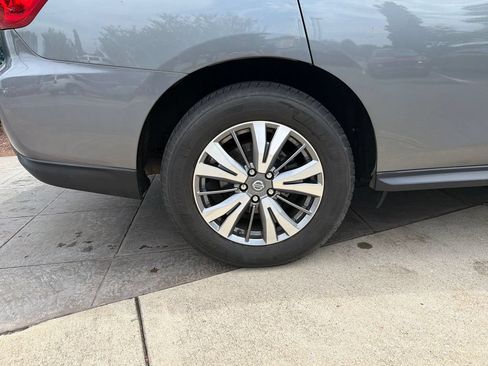 Used 2020 Nissan Pathfinder SL FWD image 13