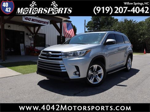 Used 2017 Toyota Highlander FWD V6 image 1