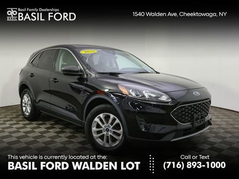 Used 2022 Ford Escape SE w/ Cold Weather Package AWD/4WD image 1