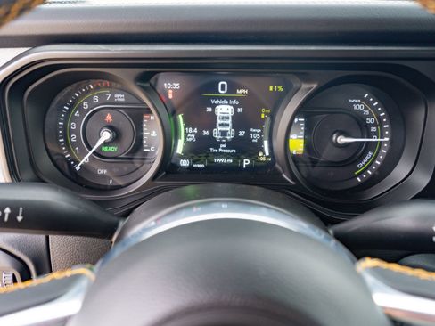 Used 2024 Jeep Wrangler Unlimited Sahara AWD/4WD image 13