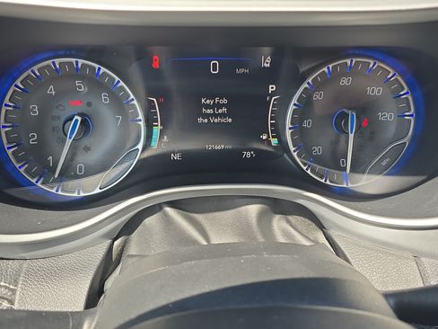 Used 2023 Chrysler Pacifica Touring-L w/ S Appearance Package FWD image 16