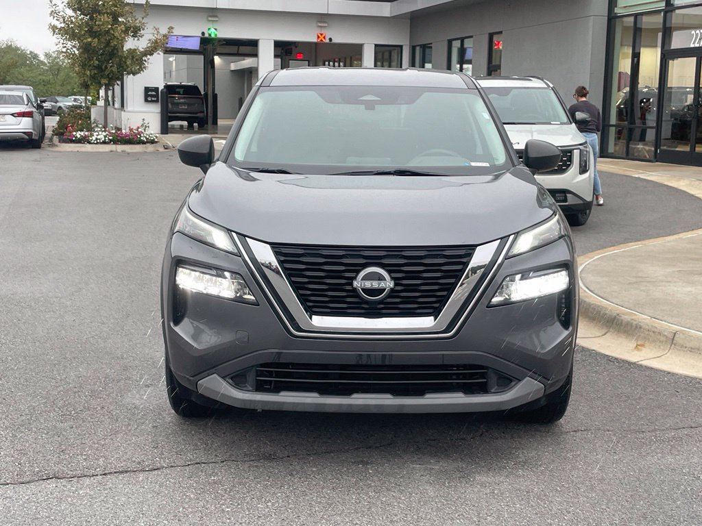 Used 2023 Nissan Rogue S AWD/4WD image 2