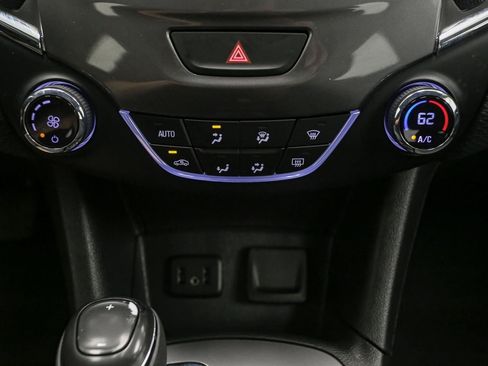 Used 2019 Chevrolet Cruze LT FWD image 27