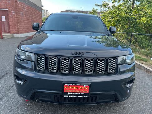 Used 2018 Jeep Grand Cherokee Altitude AWD/4WD image 2