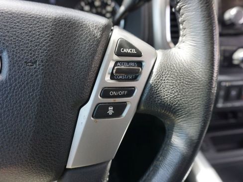 Used 2021 Nissan Titan SV w/ SV Convenience Package image 8