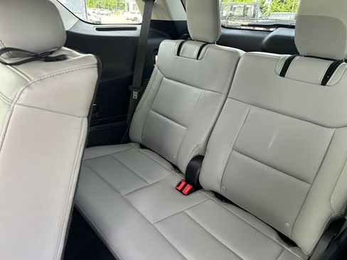 Used 2025 Ford Explorer Active w/ Active Comfort Package AWD/4WD image 34