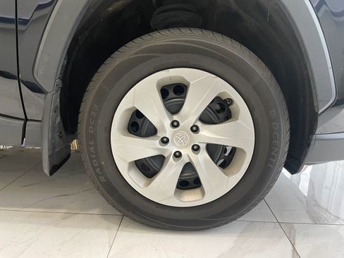 Used 2021 Toyota RAV4 LE AWD/4WD image 29