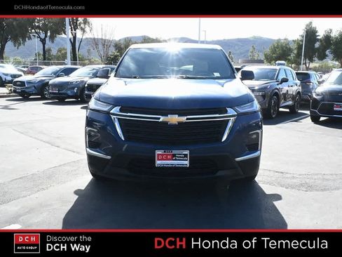 Used 2022 Chevrolet Traverse LS image 2