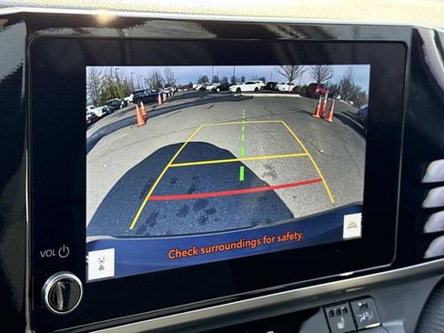 Used 2025 Toyota Camry SE w/ Convenience Package image 21