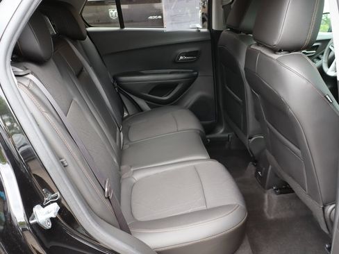 Used 2022 Chevrolet Trax LT w/ LT Convenience Package AWD/4WD image 36