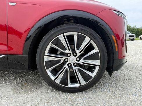 Used 2025 Cadillac Lyriq Luxury w/ LPO, Floor Liner Package AWD/4WD image 17