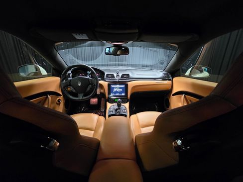 Used 2018 Maserati GranTurismo Sport image 2