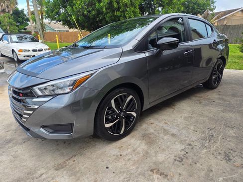 Used 2024 Nissan Versa SR FWD image 3