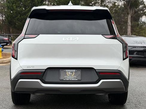 Used 2024 Kia EV9 Light Long Range image 3