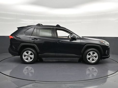 Used 2020 Toyota RAV4 XLE w/ Convenience Package FWD image 4