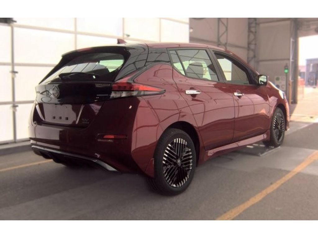 Used 2025 Nissan Leaf SV Plus FWD image 3