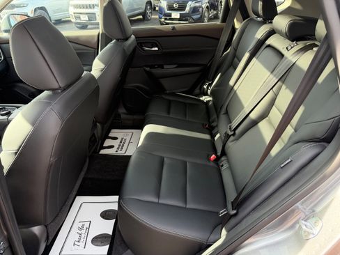 Used 2023 Nissan Rogue SL w/ SL Premium Package image 18