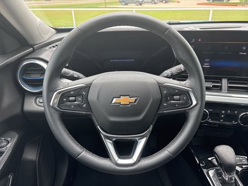 Certified 2025 Chevrolet Trax LT w/ Driver Confidence Package image 23