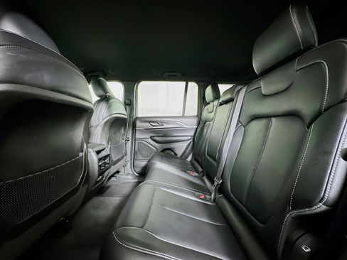 Used 2024 Jeep Grand Cherokee Limited image 28