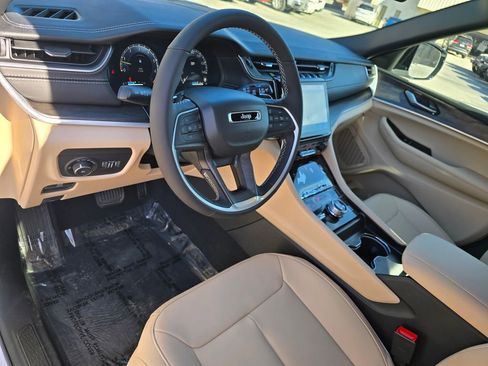 New 2025 Jeep Grand Cherokee Limited image 25