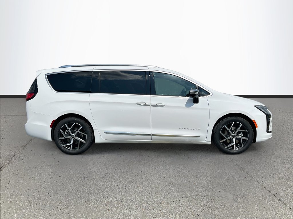 New 2027 Chrysler Pacifica Pinnacle w/ Theater Group FWD image 8