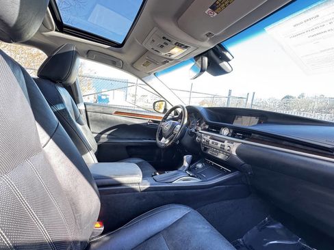 Used 2016 Lexus ES 350 Base 4dr Sedan w/ Luxury Package w/Wood Trim image 15