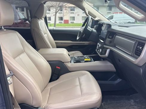 Used 2022 Ford Expedition XLT image 15