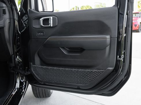 Used 2025 Jeep Wrangler Unlimited Sahara w/ Safety Group AWD/4WD image 38