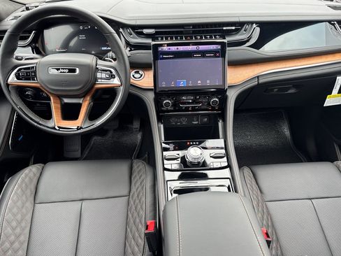 New 2025 Jeep Grand Cherokee Summit image 16