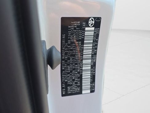 Used 2024 Toyota Corolla LE image 30