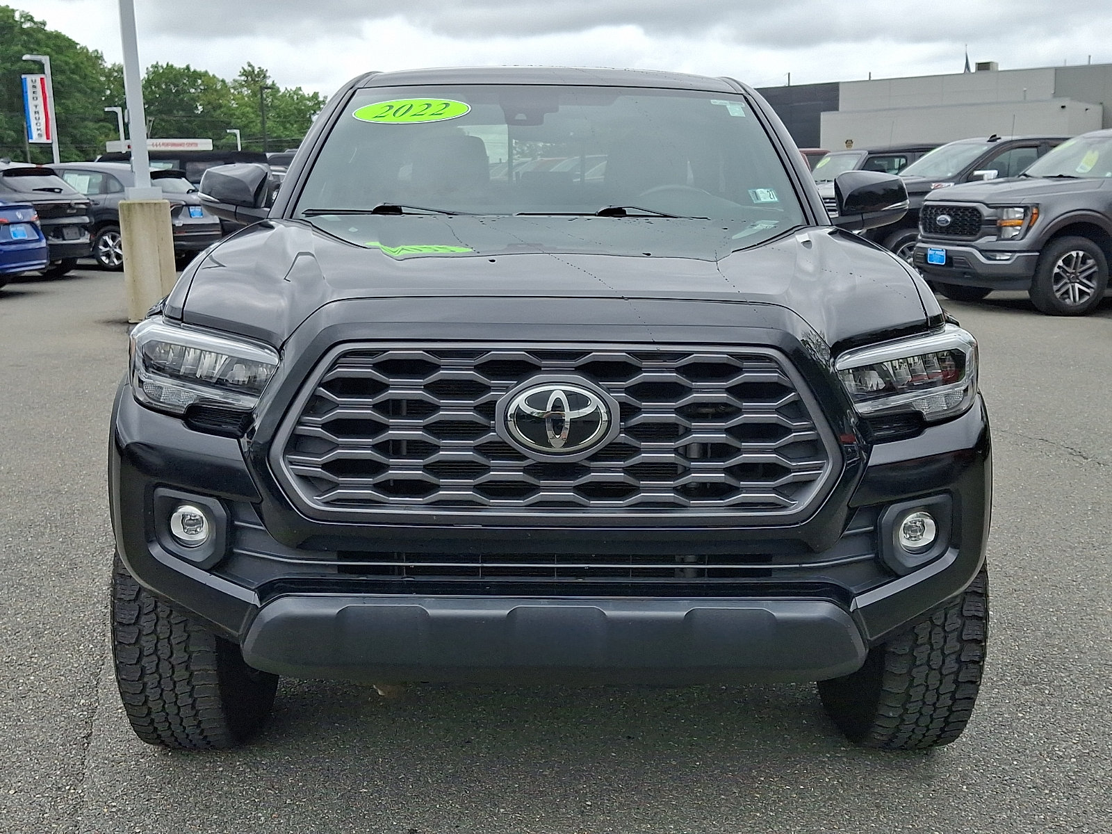 Used 2022 Toyota Tacoma TRD Off-Road w/ Technology Package AWD/4WD image 2