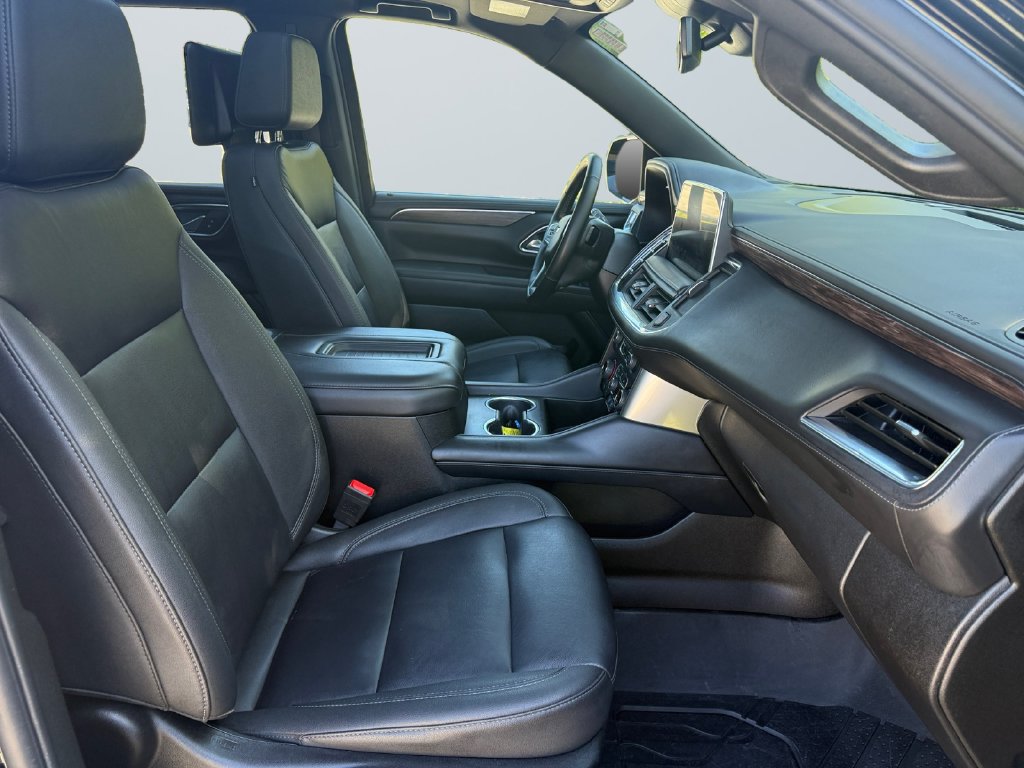 Used 2024 Chevrolet Suburban Z71 w/ Luxury Package AWD/4WD image 15