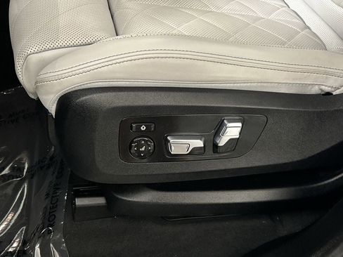 Used 2023 BMW X7 xDrive40i w/ M Sport Package image 20