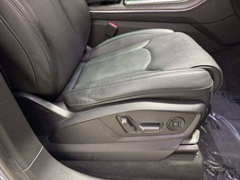 Used 2023 Audi Q8 Prestige w/ Prestige Package image 45