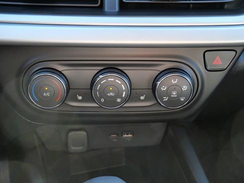 Used 2026 Chevrolet Trax LS w/ LS Convenience Package FWD image 19