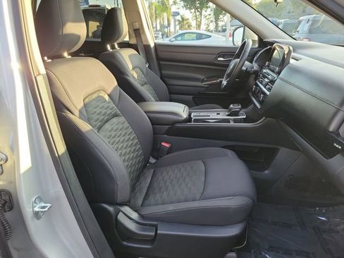 Used 2022 Nissan Pathfinder SV w/ SV Black Package image 16