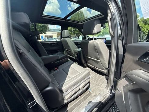 Used 2025 Chevrolet Suburban Z71 w/ Z71 Off-Road Package AWD/4WD image 19