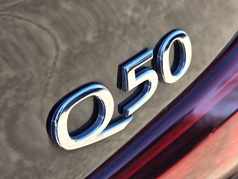 Used 2018 INFINITI Q50 Luxe w/ Essential Package (2.0T Luxe) image 12