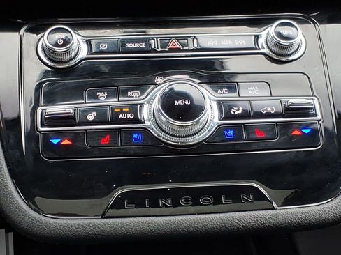Used 2022 Lincoln Corsair AWD w/ Premium Package image 22