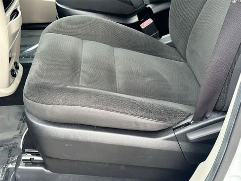 Used 2019 Dodge Grand Caravan SE image 19